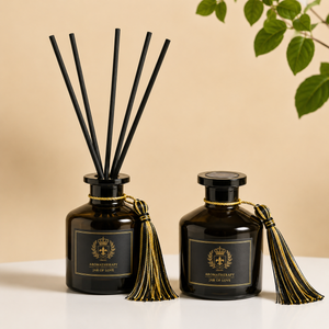 Reed Diffuser Schwarzglas Goldquaste Wohnzimmer Objekt das duftet